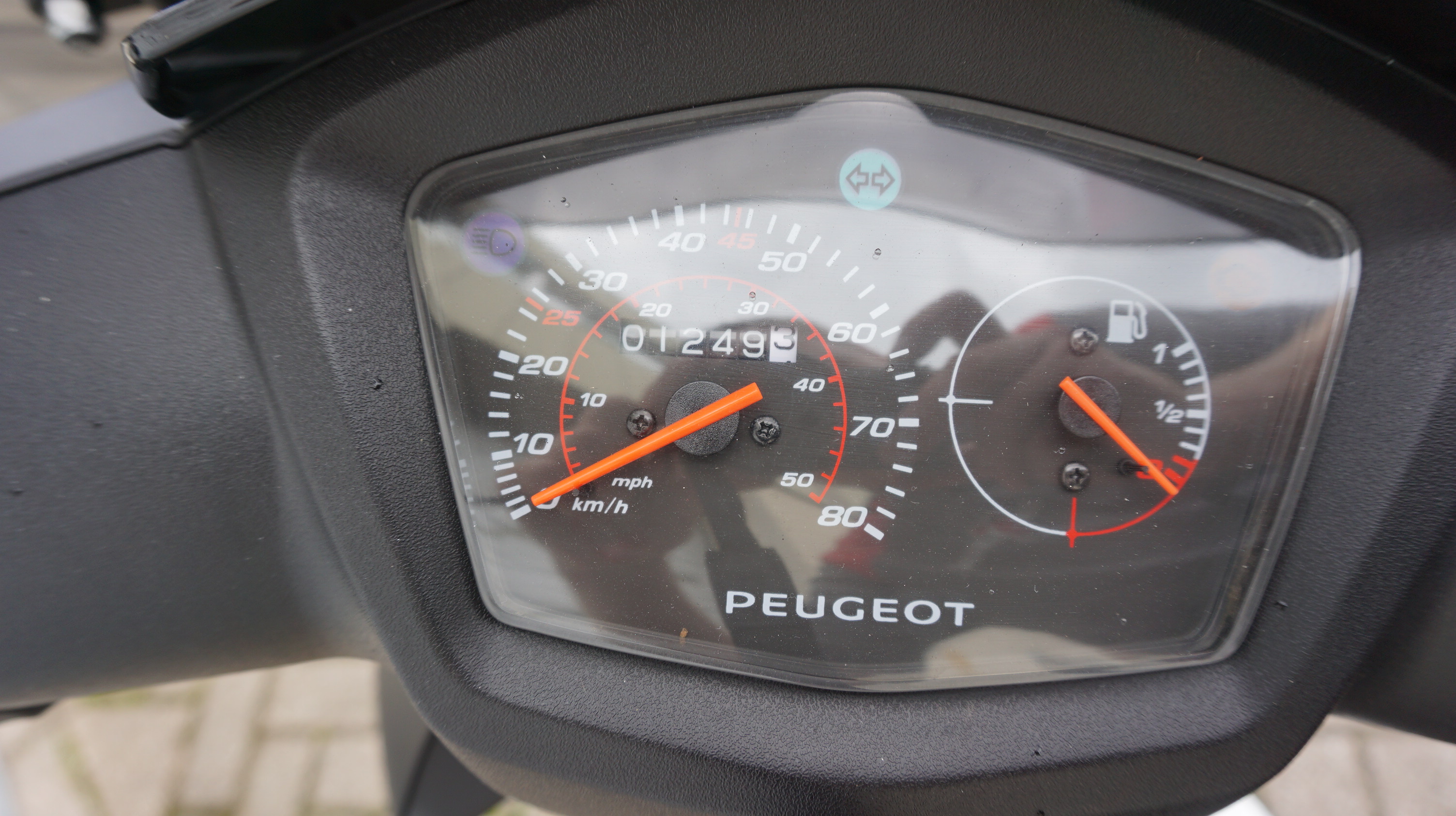 Peugeot Kisbee Black Edition snorscooter