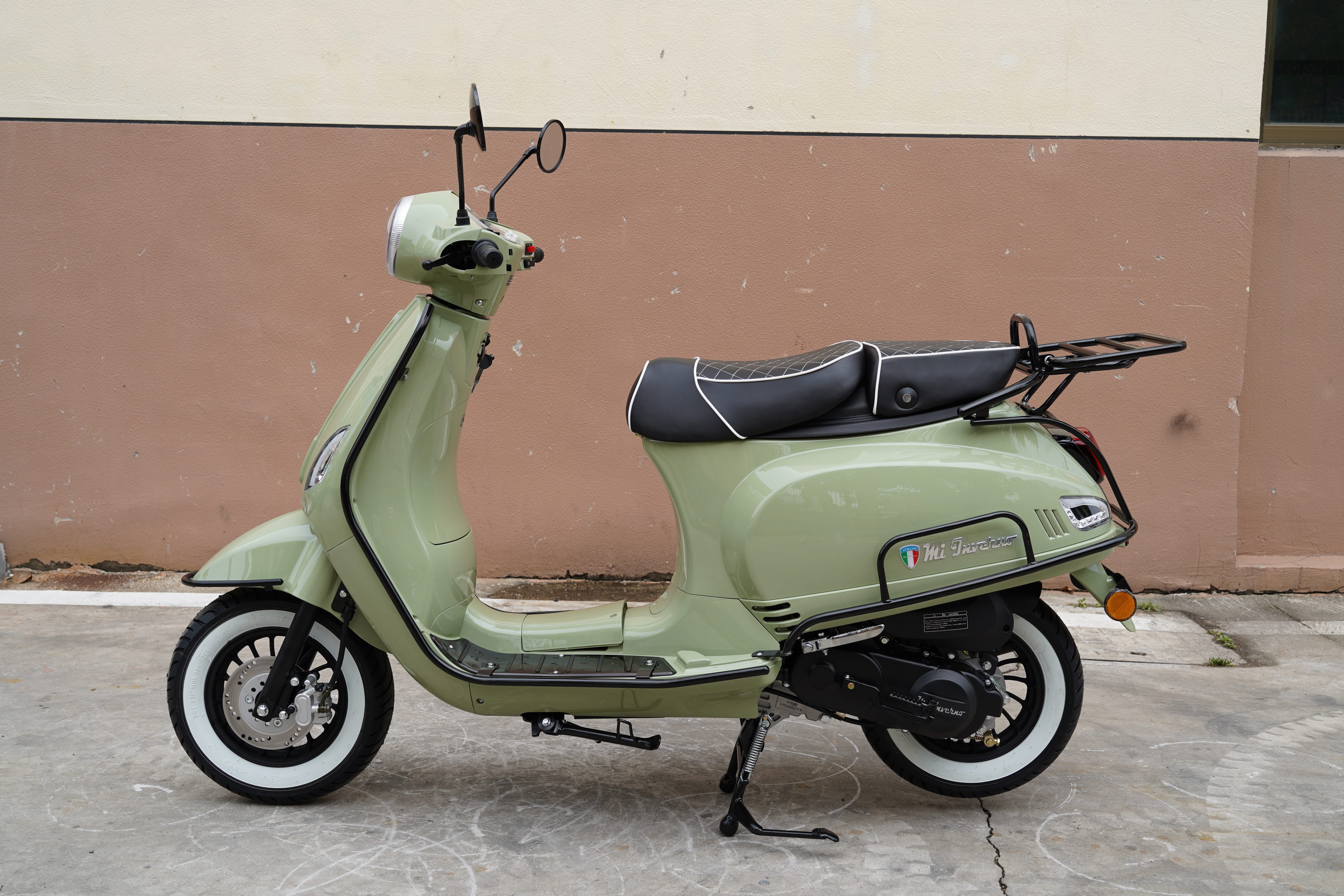 universiteitsstudent Gooi Zonder hoofd E-Rome Special elektrische Scooter lithium bosch motor vespa look a like snorscooter bromscooter universiteitsstudent Gooi Zonder hoofd E-Rome Special elektrische Scooter lithium bosch motor vespa look a like snorscooter bromscooter