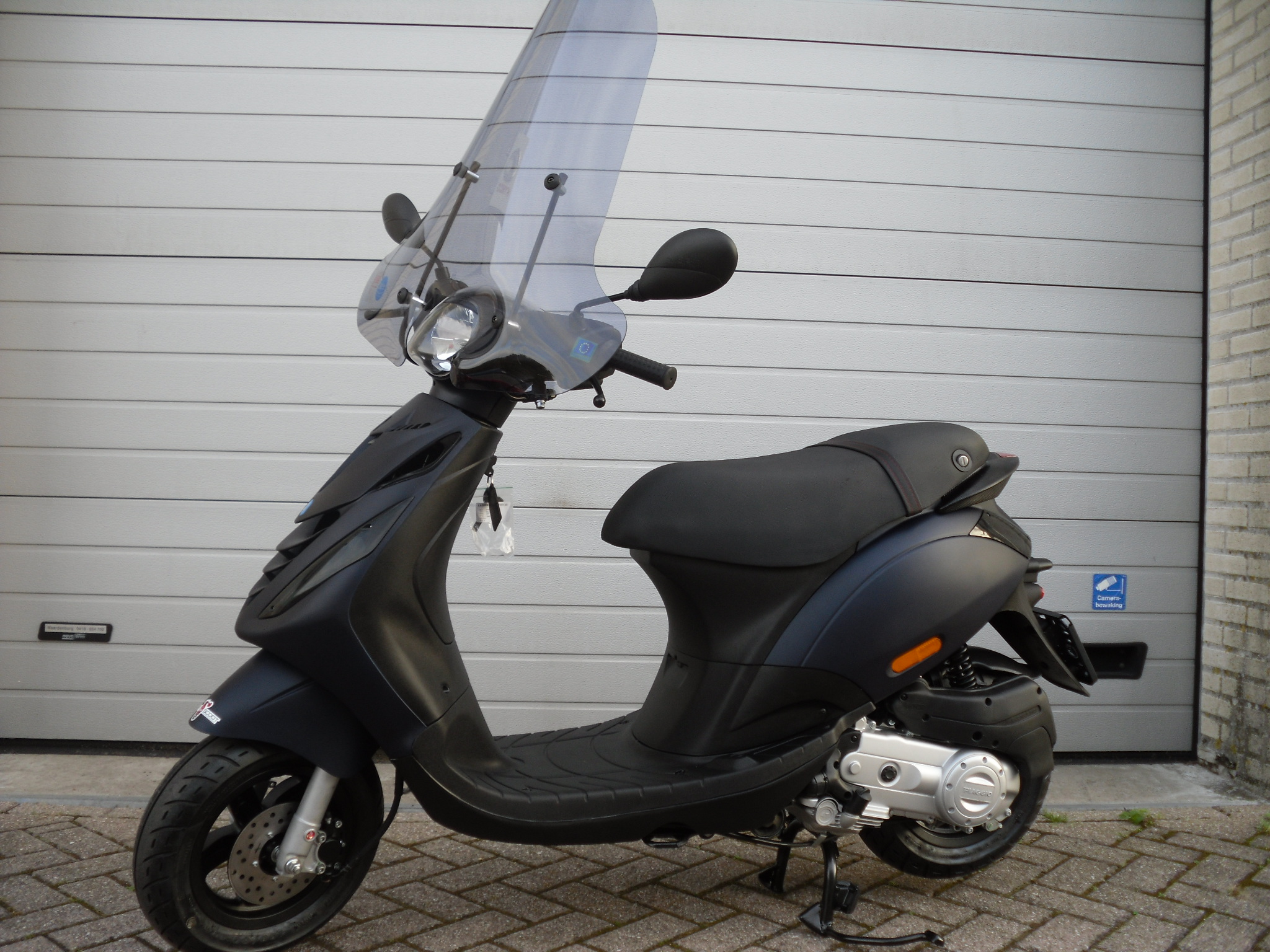Klassiek Vervagen tij piaggio zip 4-takt Euro 5 SP Special snorscooter windscherm den haag leidschenveen Klassiek Vervagen tij piaggio zip 4-takt Euro 5 SP Special snorscooter windscherm den haag leidschenveen