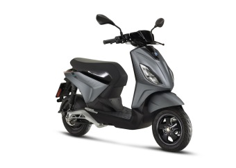 images/productimages/small/2021-06-piaggio-one-grigio-3-4antdx-bianco-1100x786.jpg