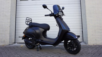 Vespa Sprint RST MY2026 Euro 5+ Special full Black tm 31-8-2026 aanbieding!