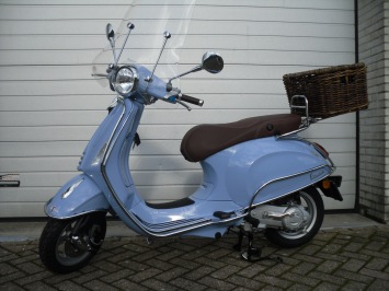 Vespa Primavera Azurro Incanto Special