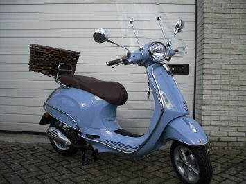 Vespa Primavera Azurro Incanto Special