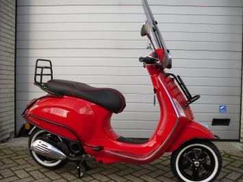 Vespa Primavera Rosso Passione Special