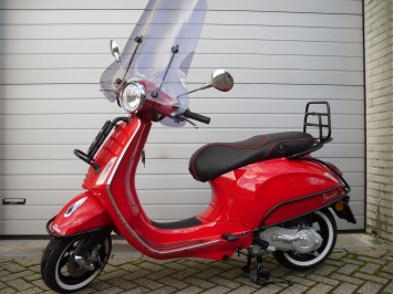 Vespa Primavera Rosso Passione Special