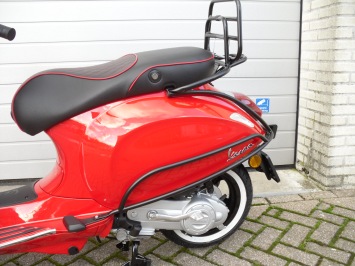 Vespa Primavera Rosso Passione Special