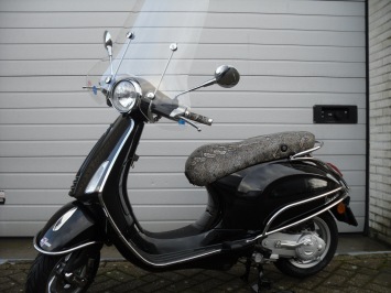 Vespa Primavera Black Snake Special