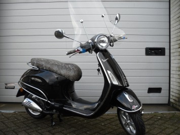 Vespa Primavera Black Snake Special