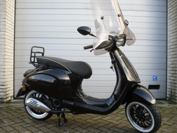 Vespa Sprint Black Sport Special White Wall