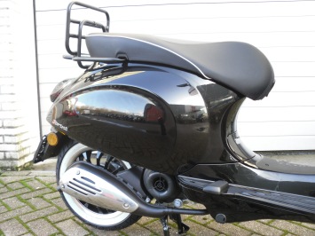 Vespa Sprint Black Sport Special White Wall