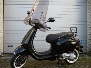 Vespa Sprint Black Sport Special White Wall