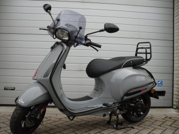 Vespa Sprint Nardo Grey Black Special E4