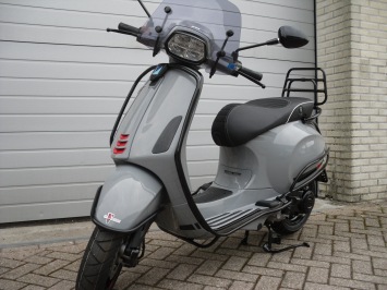 Vespa Sprint Nardo Grey Black Special E4