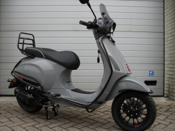 Vespa Sprint Nardo Grey Black Special E4