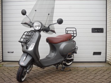 Vespa LX Titanium Special