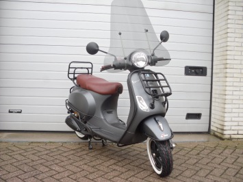 Vespa LX Titanium Special