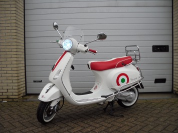 Vespa LX Italy Special