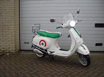 Vespa LX Italy Special