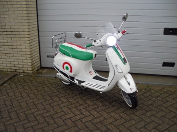 Vespa LX Italy Special