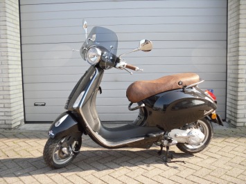 Vespa Primavera Special