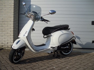 Vespa Sprint White Special