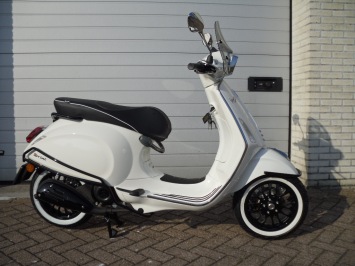 Vespa Sprint White Special