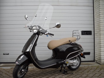 Vespa Primavera Retro Edition