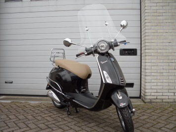 Vespa Primavera Retro Edition