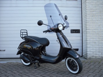 Vespa Primavera Black Edition Special