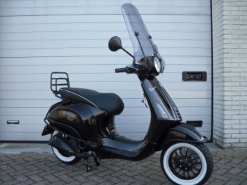 Vespa Primavera Black Edition Special