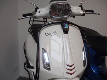 Vespa Sprint Wit Special