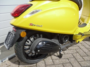 Vespa Sprint Special - Geel