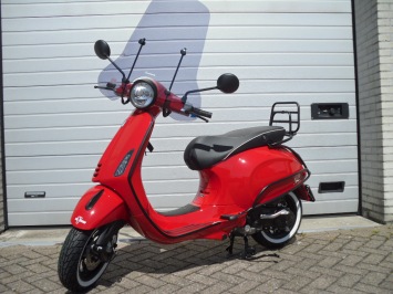 Vespa Primavera Rosso Dragon Special