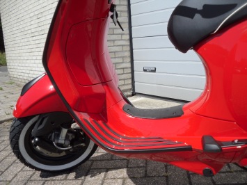 Vespa Primavera Rosso Dragon Special