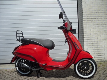 Vespa Primavera Rosso Dragon Special