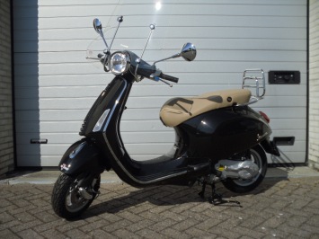 Vespa Pimavera Retro Black Special