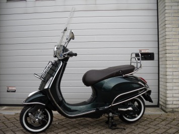 Vespa Primavera Racing Green Special