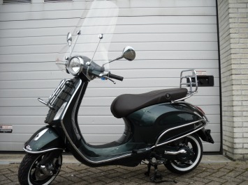 Vespa Primavera Racing Green Special