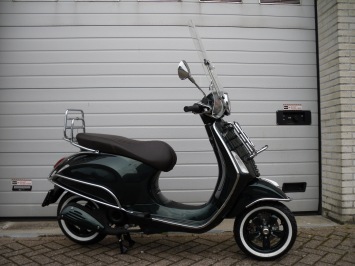 Vespa Primavera Racing Green Special