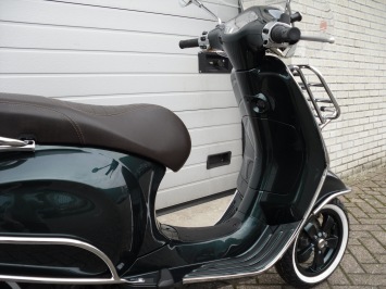 Vespa Primavera Racing Green Special