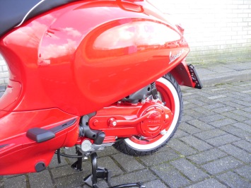 Vespa Primavera Red Devil Special