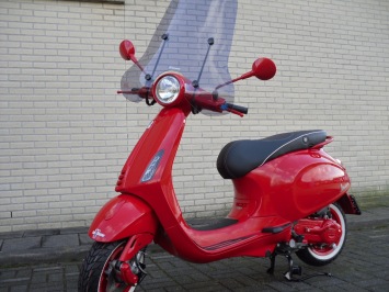 Vespa Primavera Red Devil Special