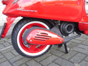 Vespa Primavera Red Devil Special