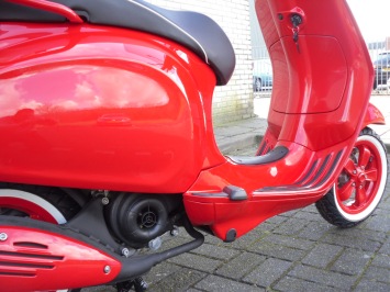 Vespa Primavera Red Devil Special