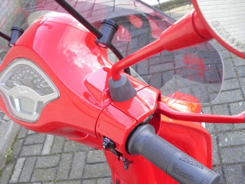 Vespa Primavera Red Devil Special