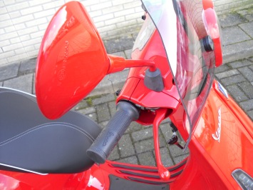 Vespa Primavera Red Devil Special