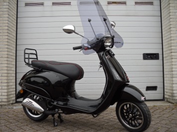 Vespa Sprint Black Sport Special