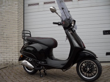 Vespa Sprint Black Sport Special