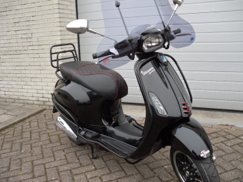 Vespa Sprint Black Sport Special