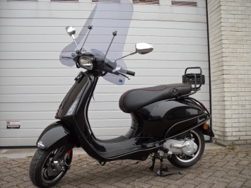 Vespa Sprint Black Sport Special